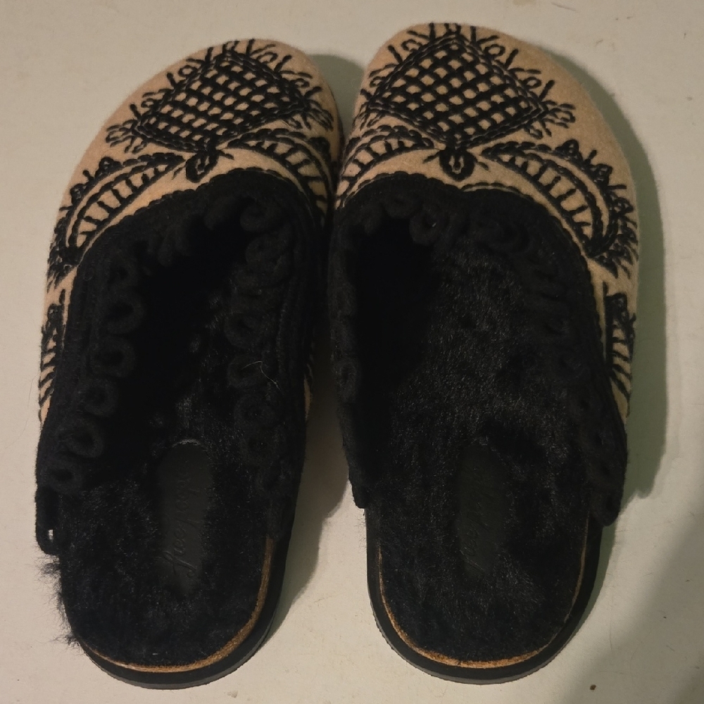 Free People Black and Tan Embroidered Slippers - Picture 2 of 6